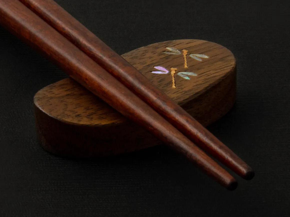 ORYOKI Essstäbchen*Essstäbchen Set mit Ablage Tonbo, Granadillo