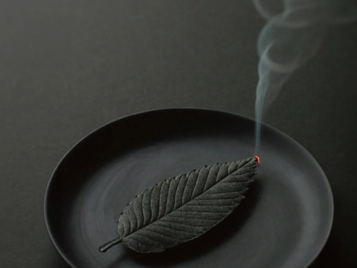 ORYOKI HA KO Paper Incense*HA KO Paper Incense Black Sleep, 1 Blatt
