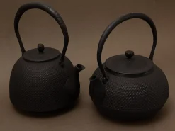 ORYOKI Tetsubin Gusseisen Wasserkessel|Teegeschirr*Tetsubin Torayama Nanbu Arare 1,7 Liter